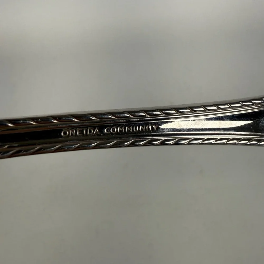 Oneida Community Camelot Stainless Steel  FlatwarePierced Pie Server 9 3/4